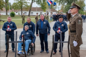 18bdd04e288fc232234be2fb5ea8bf38 S