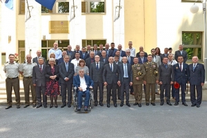 45e8f4939bc3bd36e4b87ab1e324d227 Generic