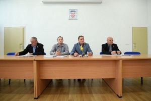 63503204d18160dd6a733e989b70c404 Generic