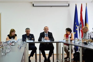 68b62085e41e8f225811766f8d5eb2bb Generic