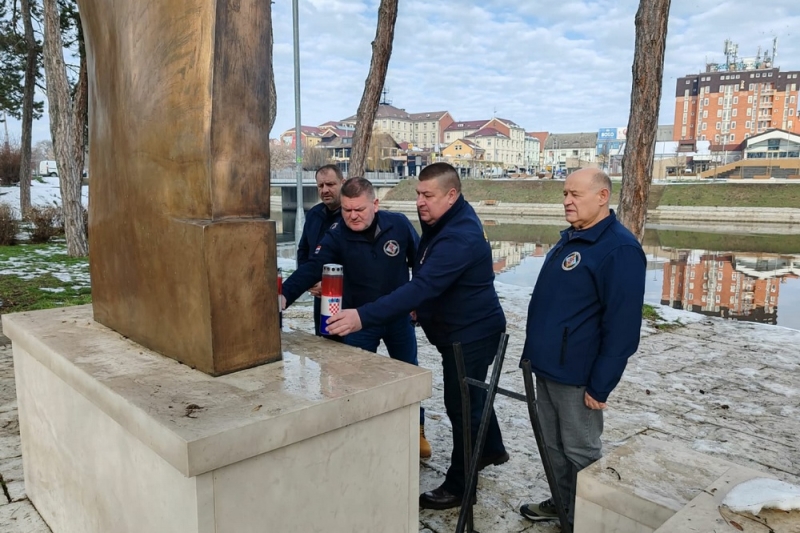 73c564de315ae81db9aaa50a11f02581 XL