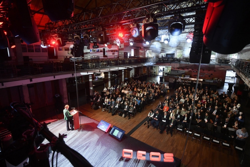 Bd9435f235cb4005045f2e6c43e9346a XL